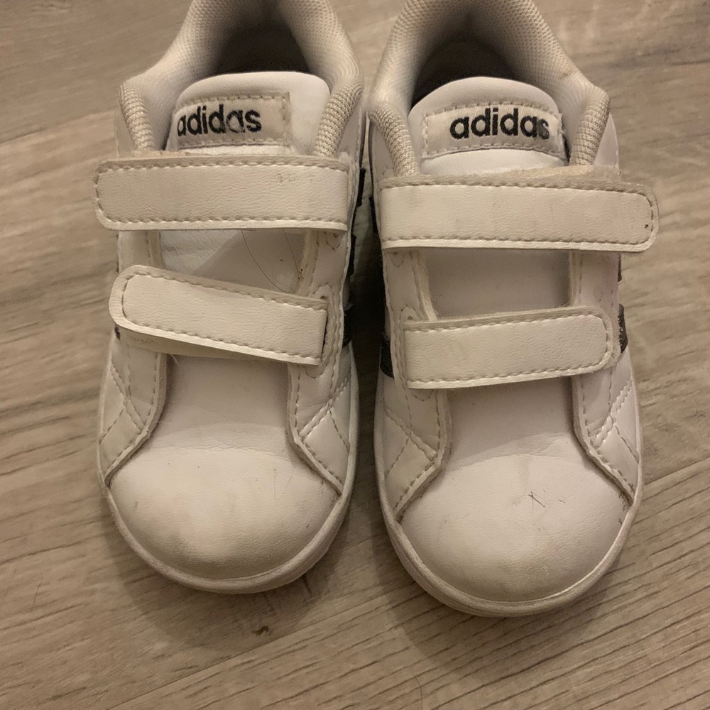 Adidas retro sneakers size 7 kids